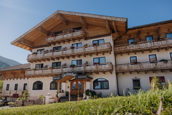 Apartment and Chalet ©creatingclick